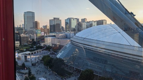 観覧車からみた夕暮れの東京ドーム