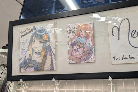 秋葉原 あみあみ アンバサダーであるホロライブENのイナちゃんのサイン