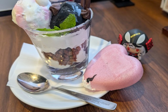 魔女っ子シオンのMagical cafe パフェとクロヱちゃん