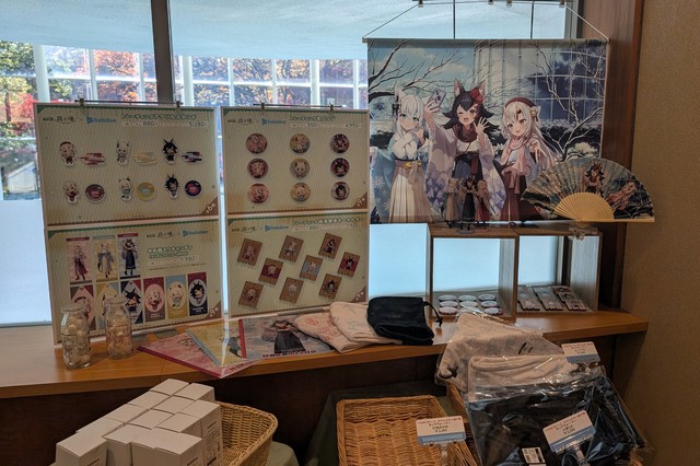 庭の湯 × ホロライブ コラボ グッズ展示のディスプレイ