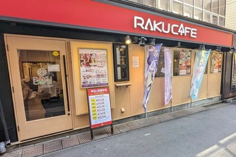 極楽湯×holoX コラボ の池袋RAKU CAFEの様子