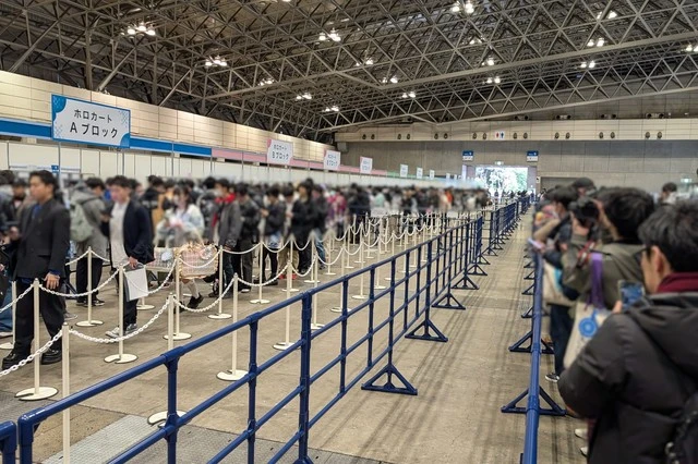 グッズの現地受け取りの様子
「hololive SUPER EXPO 2025」&「6th fes. Color Rise Harmony」より