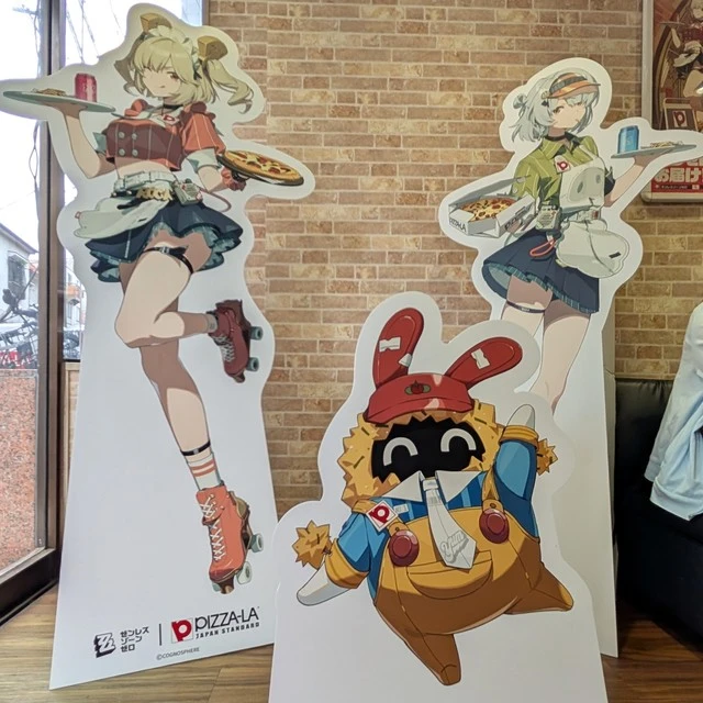 ラッピング店舗限定のバーニス、アンビー、ピザーラボンプの等身大パネル
-ゼンレスゾーンゼロ × ピザーラ コラボ-