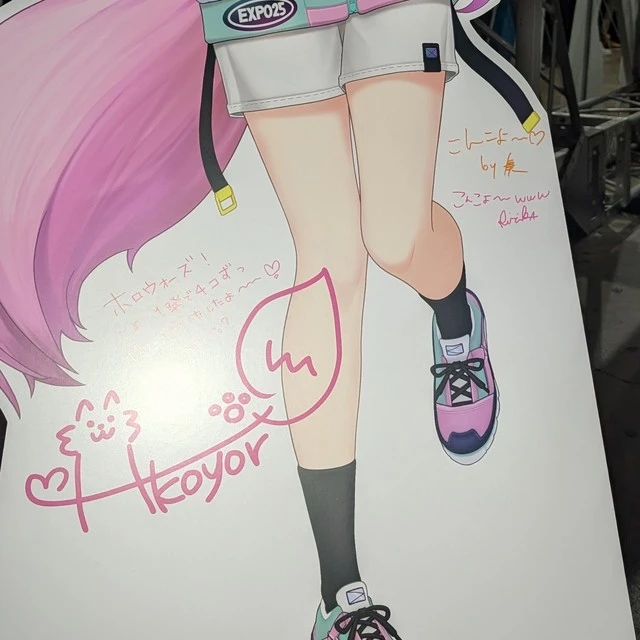 EXPOのパネル撮影の写真、ライトが反射して読みづらい