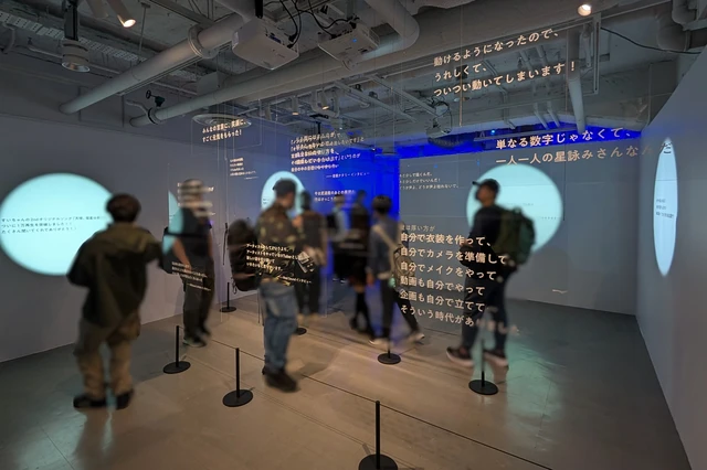 今までのインタビューやコメントを透明ボードで展示
- 星街すいせい展覧会「SUISEI ARCHIVES」-