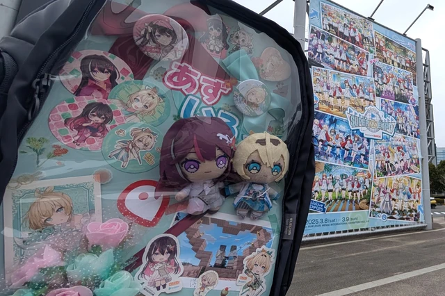 hololive SUPER EXPO 2025 の開場前で記念撮影