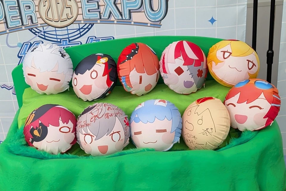 お宝マウンテンの人形 整列されていて見やすくなっている - hololive SUPER EXPO 2025 後夜祭 埼玉 -