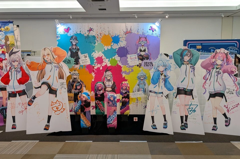 FLOW GLOW の展示の様子 - hololive SUPER EXPO 2025 後夜祭 埼玉 -
