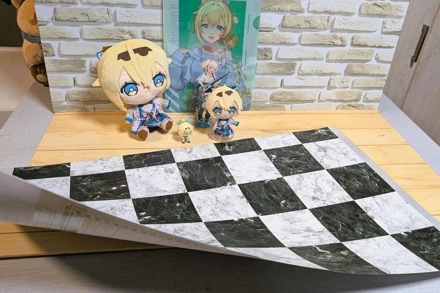 工作用紙にリメイクシートを貼ることで簡単に模様替えのできる自作撮影ブース