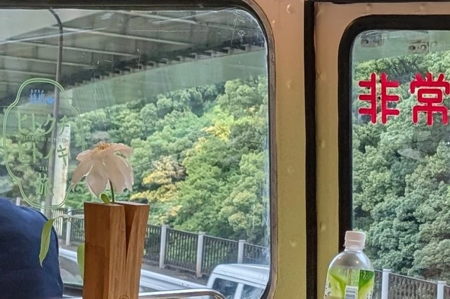 綾鷹『ヒトクチヒトイキ旅』バスツアーの車窓からみた江戸城外堀