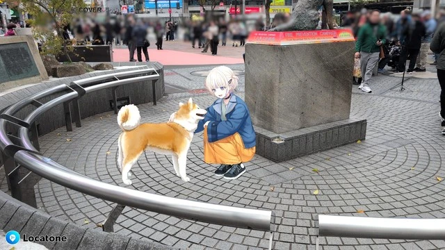 渋谷ハチ公前で犬と遊ぶはじめちゃんのARと一緒に撮影した写真。人気スポットで像の後ろから撮影。【ReGLOSS渋谷さんぽ中AR撮影