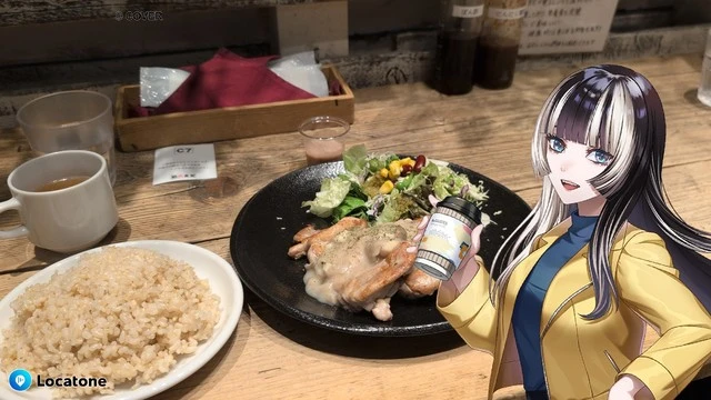 渋谷さんぽの途中で立ち寄ったお昼ごはんのテーブルに、らでんちゃんのARを重ねて撮影した写真。食事と一緒にARを楽しめる、さんぽ中らしいワンショット。【ReGLOSS渋谷さんぽ中AR撮影】
