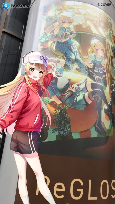 街頭ポスターを指さすARの奏ちゃんを撮影した例。【ReGLOSS渋谷さんぽ中AR撮影】