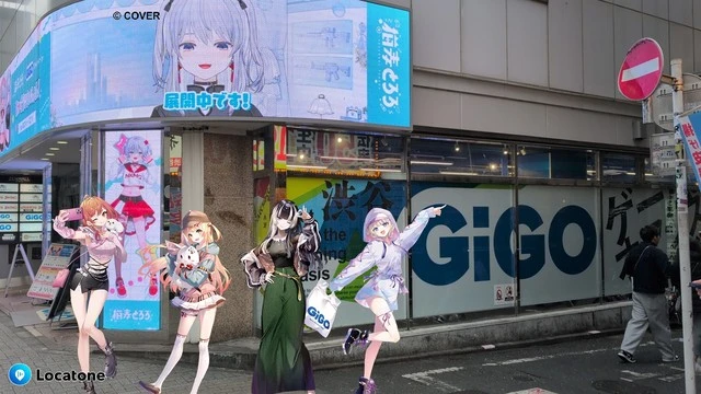渋谷GiGO前で、春のGiGOコラボ衣装を着たReGLOSSメンバーの全員ARを撮影した写真。今回は青くんのARがいないためさみしさもある記念カット。【ReGLOSS渋谷さんぽ中AR撮影】