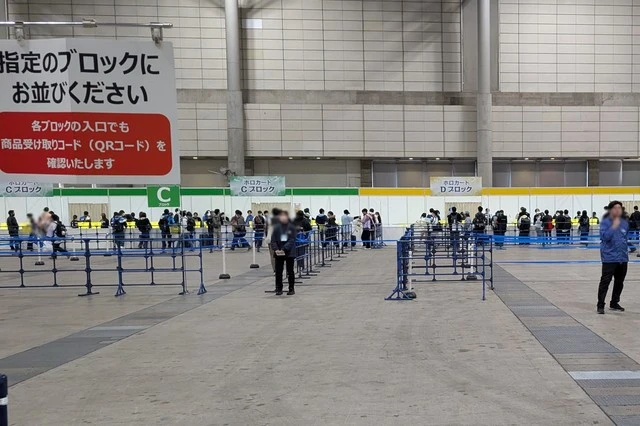 hololive SUPER EXPO2026 ホロカートでの事前注文、支払いの現地受け取りの様子
初日は混んでいたが3日目はスムーズ