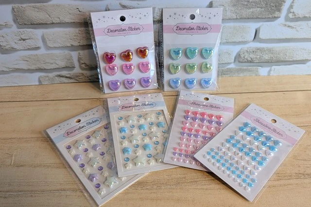 Seria のデコレーションシール 大きはハート型以外にも小さいものや星型もある