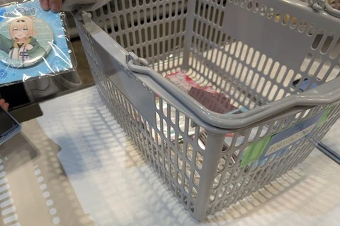 hololive SUPER EXPO2025 の物販の様子。ホロカートでの事前受付で当日受け取りは本当に楽でした