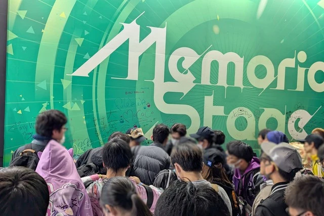 hololive SUPER EXPO2026 memorial Stageのホロメンのコメント&サインコーナーの混雑した様子