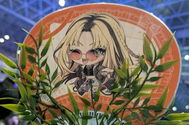 hololive SUPER EXPO2026 でモニタリングトーク参加のために自作したチャンネルスタンプ風葉っぱうちわ