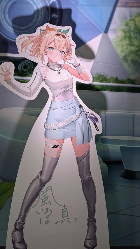 hololive SUPER EXPO2026 memorial Stageの奥のパネルをスマホのデジタルズームを使用して撮影
デジタルズーム使用すれば綺麗に撮れる