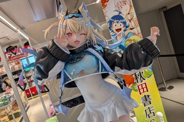 SHIBUYA TSUTAYA IP書店
フワワちゃんの等身大フィギュア